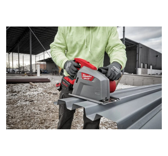 Пила дисковая аккумуляторная бесщеточная по металлу MILWAUKEE M18 FMCS66-121C Ø203мм (ЗУ+1ак.Х12Ач),