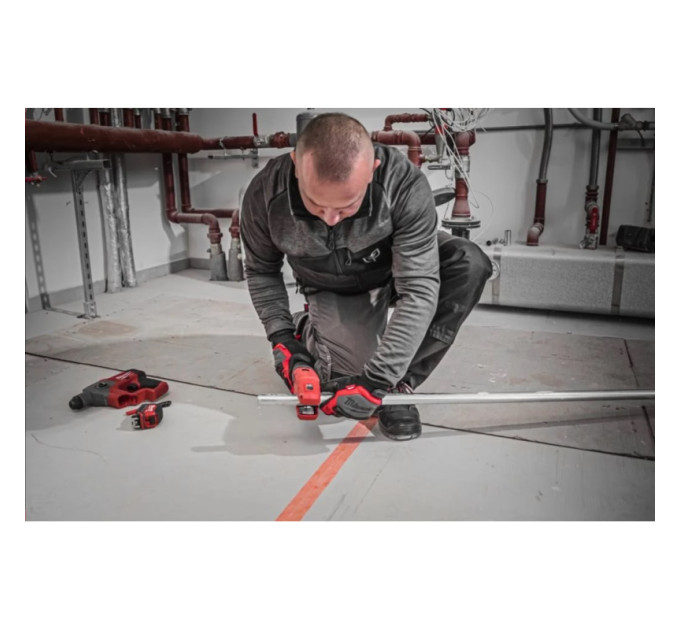 Труборез аккумуляторный по нержавеющей стали MILWAUKEE M12 PCSS-202C (ЗУ+2акк.Х2Ач+кейс)