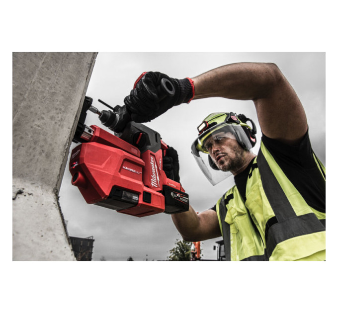 Каска защитная BOLT100 невентилируемая для промышленного альпинизма желтая MILWAUKEE