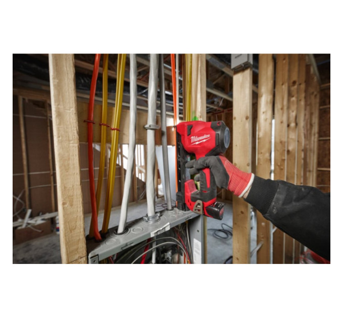 Степлер скобозабивной аккумуляторный для кабеля MILWAUKEE M12 BCST-0 (каркас)