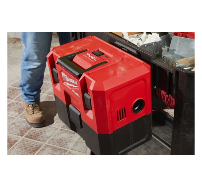 Пылесос аккумуляторный для воды и сухого мусора MILWAUKEE M12 FVCL-0 (каркас)