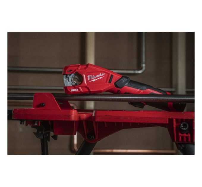 Труборіз акумуляторний по нержавіючій сталі MILWAUKEE M12 PCSS-0 (каркас)