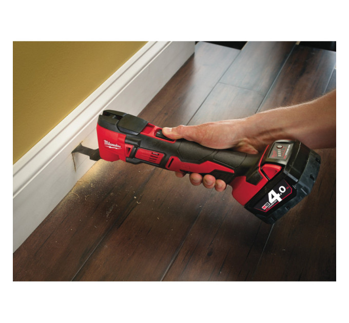 Инструмент многофункциональный аккумуляторный MILWAUKEE M18 BMT-421C (ЗУ+2акк.+кейс)