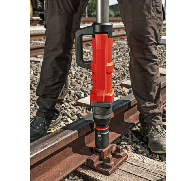 Гайковерт железнодорожный аккумуляторный MILWAUKEE 1'' M18 FHIWF1R-122C (2000Нм)(ЗУ+1Х12Ач), (замена