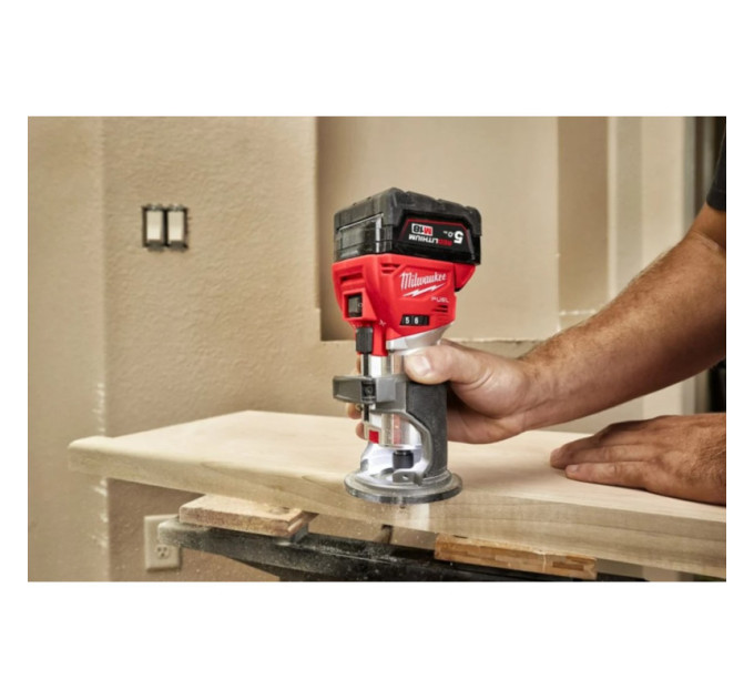 Фрезер аккумуляторный кромочный MILWAUKEE M18 FTR8-0X (каркас+HDкейс)