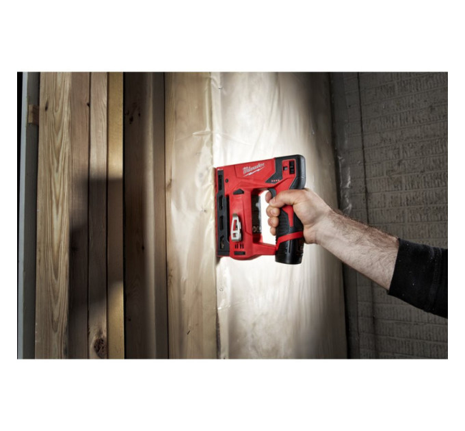 Степлер скобозабивной аккумуляторный MILWAUKEE M12 BST-0 (каркас)