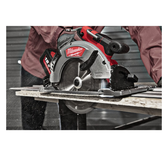 Пила дисковая аккумуляторная бесщеточная MILWAUKEE M18 FCSG66-121C, Ø190мм (ЗУ+1акХ12Ач+кейс), (заме