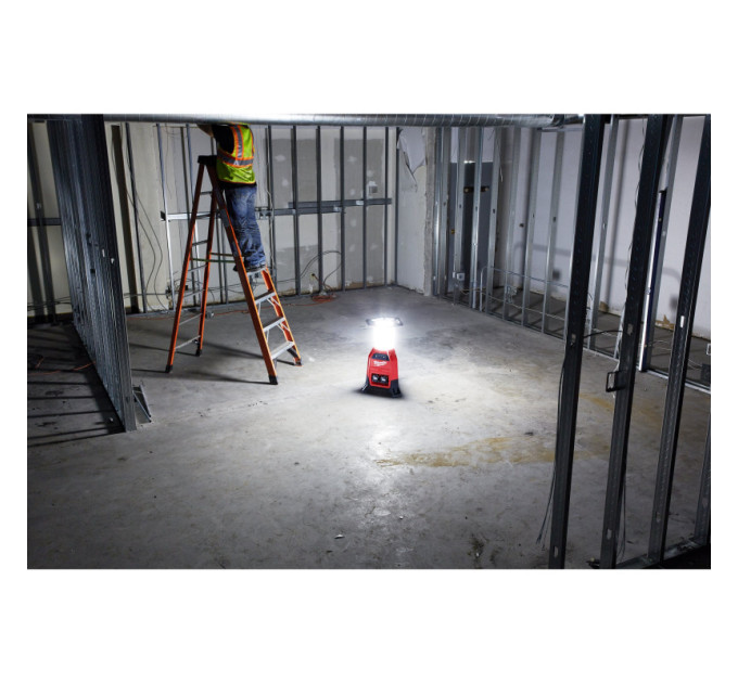 Фонарь светодиодный аккумуляторный MILWAUKEE M18 ONESLDP-0 ONE-KEY с зарядным устройством