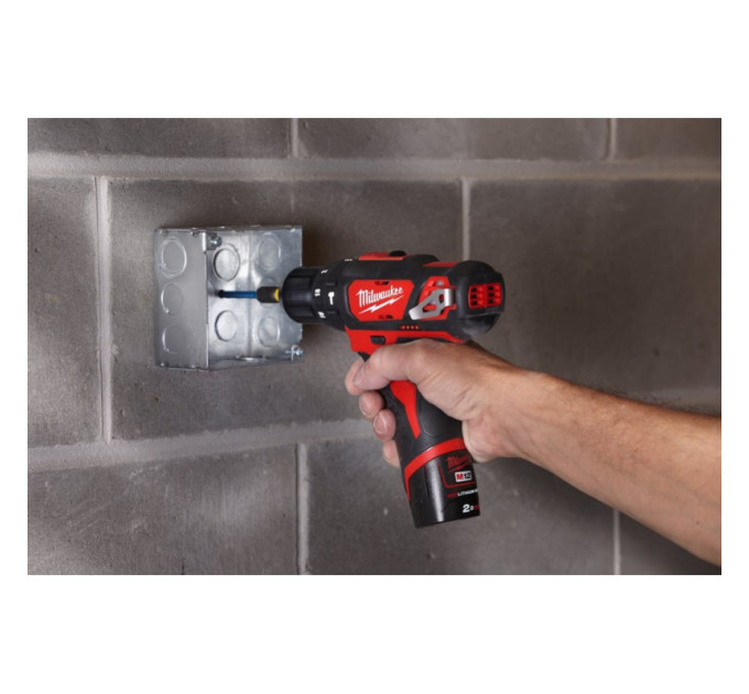 Дриль-шуруповерт акумуляторна ударна MILWAUKEE M12 BPD-202X (30 Нм) (ЗУ+2ак.Х2Ач+кейс)