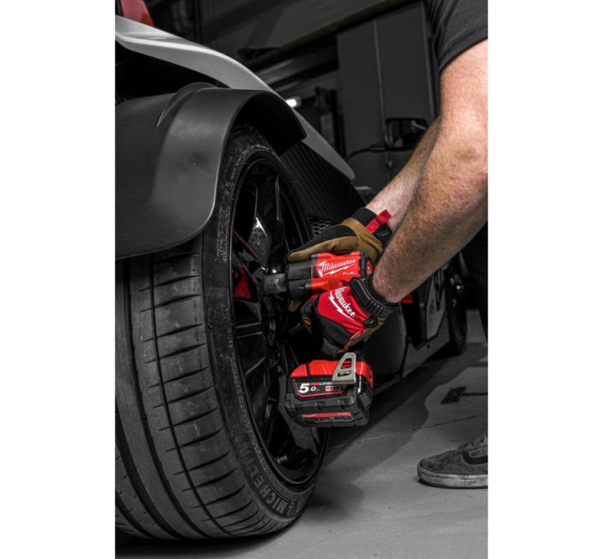 Гайковерт аккумуляторный бесщёточный MILWAUKEE 1/2" (881 Нм) M18 FMTIW2F12-0, с кольцом(каркас)