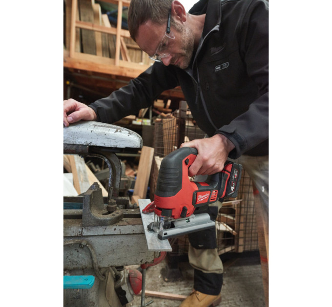 Пила лобзиковая аккумуляторная MILWAUKEE M18 BJS-402C (ЗУ+2акк.Х4Ач+кейс)