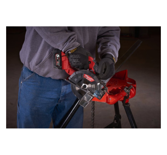Пила дисковая аккумуляторная бесщеточная по металу MILWAUKEE M18 FMCS-0X Ø150мм (каркас+HDкейс)