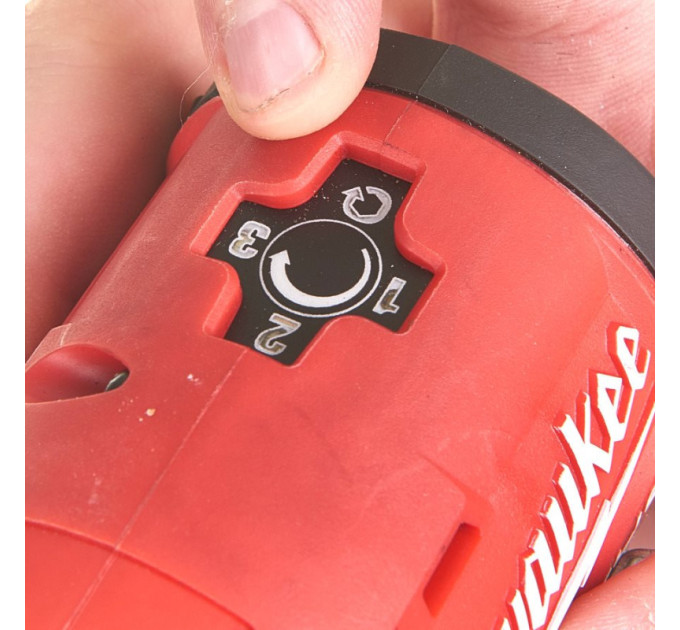 Гайковерт аккумуляторный бесщеточный MILWAUKEE 1/4" (136 Нм) M12 FIW14-0, с кольцом (каркас)
