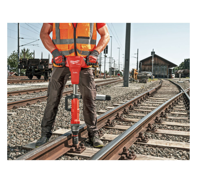 Гайковерт железнодорожный аккумуляторный MILWAUKEE 1'' M18 FHIWF1R-122C (2000Нм)(ЗУ+1Х12Ач), (замена