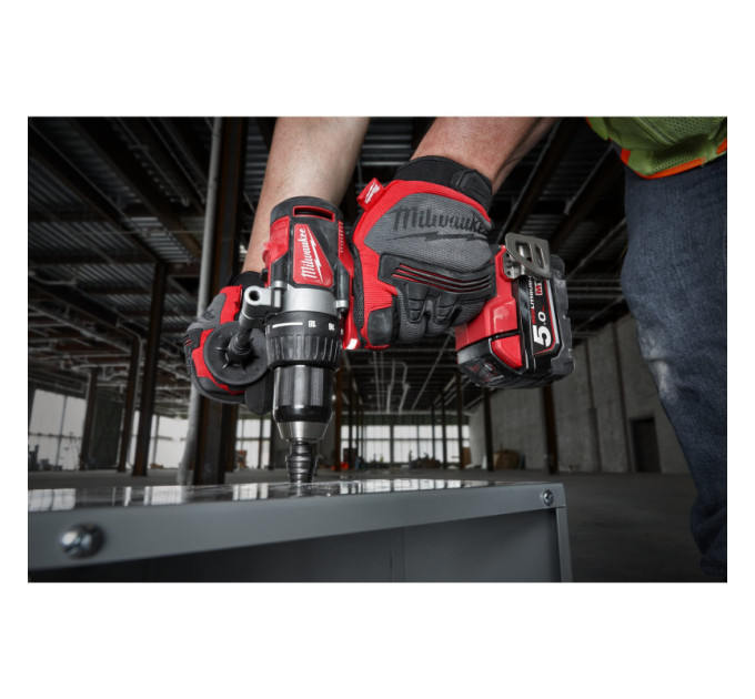 Дрель-шуруповёрт аккумуляторная бесщёточная MILWAUKEE M18 BLDD2-502X (82Нм) (ЗУ+2акк.Х5Ач+HDкейс)