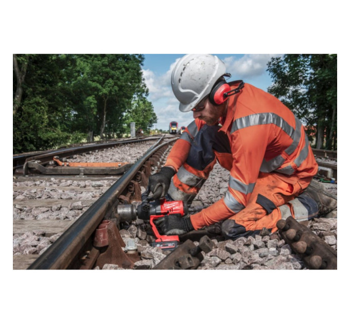 Гайковерт аккумуляторный бесщеточный MILWAUKEE 1'' (2400Нм) M18 ONEFHIWF1-0X, с кольцом (каркас)