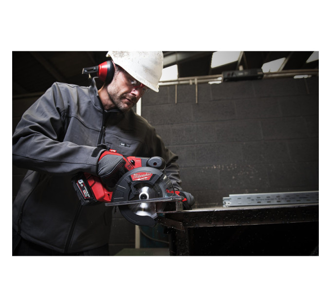 Пила дисковая аккумуляторная бесщеточная по металу MILWAUKEE M18 FMCS-502X Ø150мм (ЗУ+2Х5Ач+HDкейс)